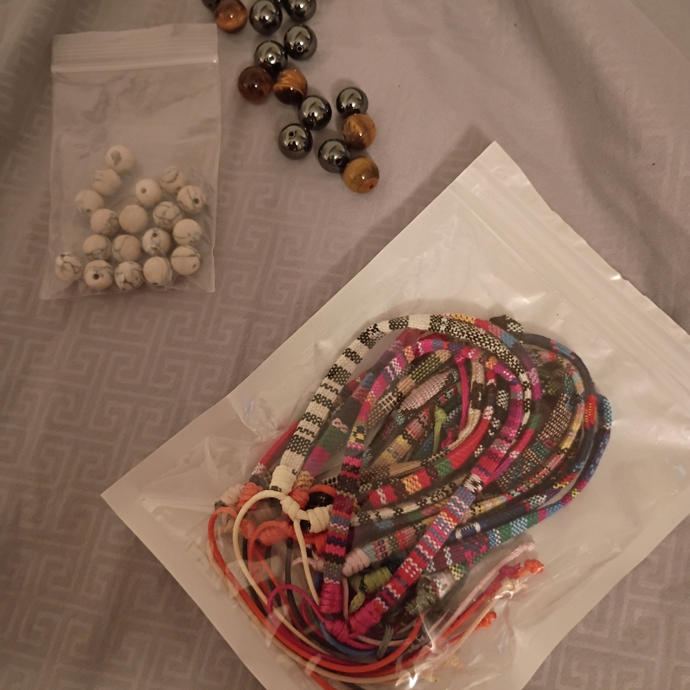 Colorful Beaded Bracelets/Loose Beads From Bracelet
